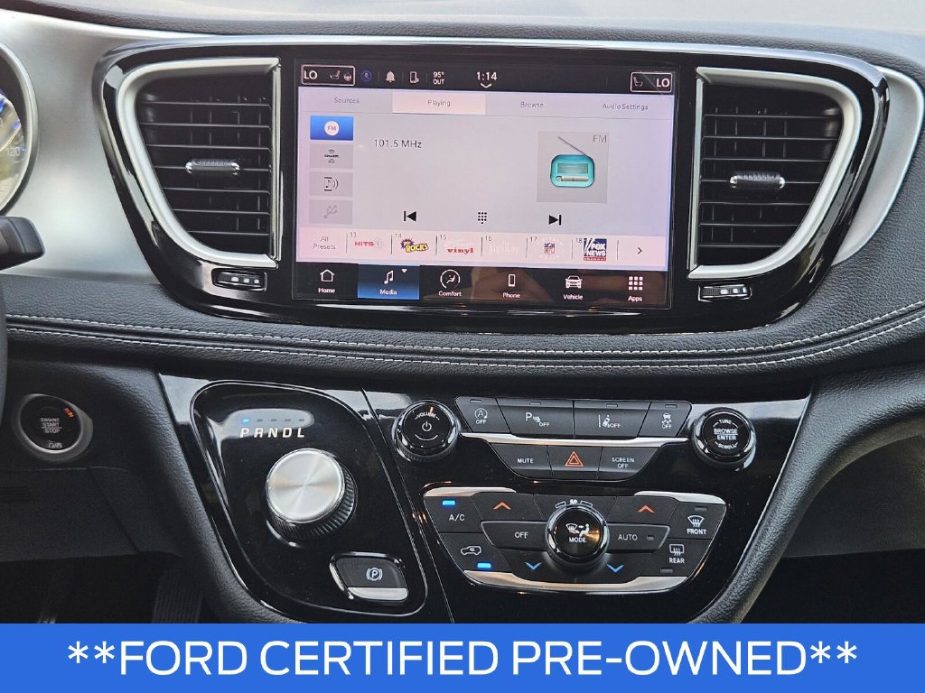Used 2023 Chrysler Pacifica Touring FWD image 26