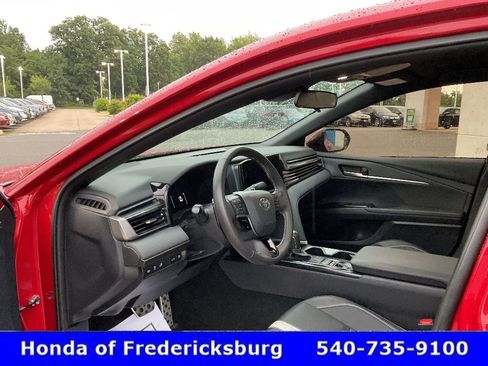 Used 2025 Toyota Camry SE AWD/4WD image 25