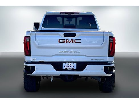 Used 2024 GMC Sierra 2500 Denali w/ Technology Package AWD/4WD image 5