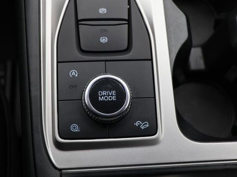 Used 2020 Ford Explorer XLT image 26