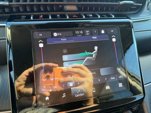 Used 2023 Jeep Grand Cherokee L Laredo image 19