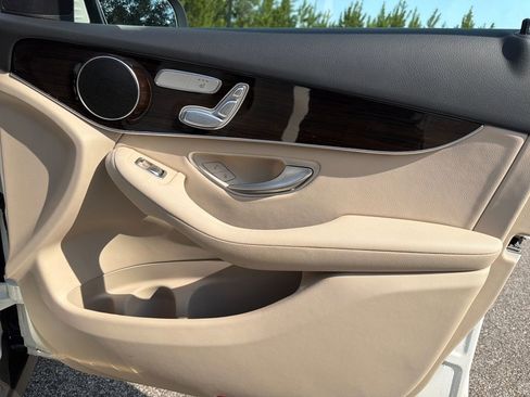 Certified 2022 Mercedes-Benz GLC 300 image 35