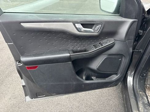 Used 2020 Ford Escape SE Sport image 17