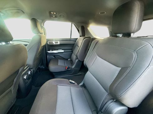 Used 2022 Ford Explorer XLT image 23
