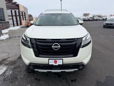 Used 2023 Nissan Pathfinder SL w/ Lighting Package (N92) AWD/4WD image 3
