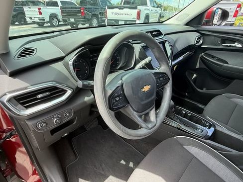Used 2023 Chevrolet TrailBlazer LT w/ Convenience Package FWD image 10