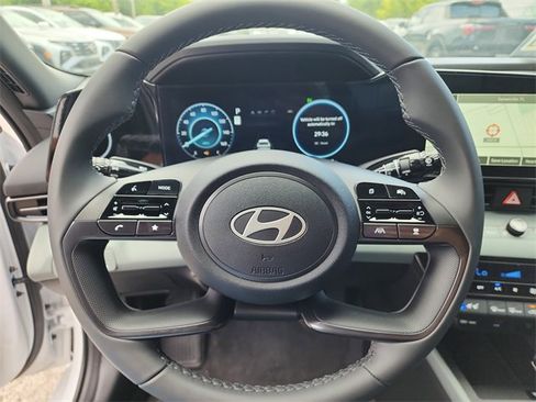 New 2025 Hyundai Elantra Limited image 29