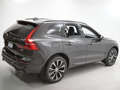Certified 2023 Volvo XC60 B5 Ultimate w/ Climate Package image 9