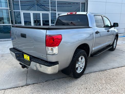 Used 2013 Toyota Tundra 4x4 CrewMax w/ Tow Pkg image 3