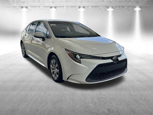 Used 2022 Toyota Corolla LE FWD image 2