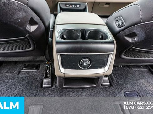 Used 2025 Kia Carnival EX image 33