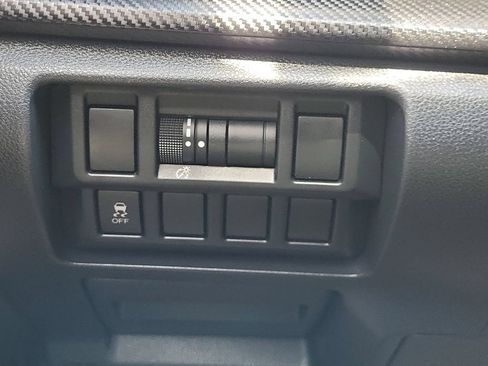 Used 2018 Subaru Crosstrek 2.0i AWD/4WD image 23