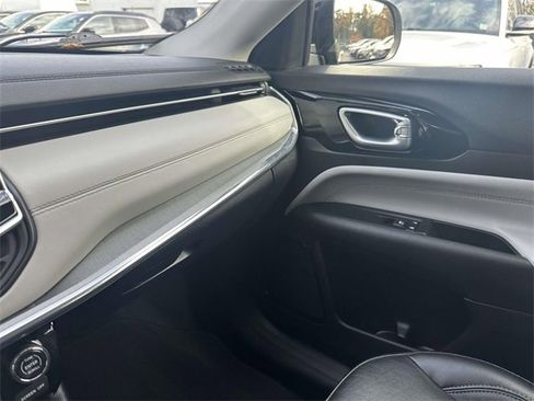 Certified 2022 Jeep Compass Limited image 36