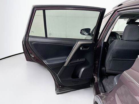 Used 2018 Toyota RAV4 XLE FWD image 27