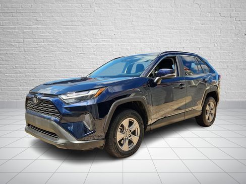 Used 2025 Toyota RAV4 XLE FWD image 3