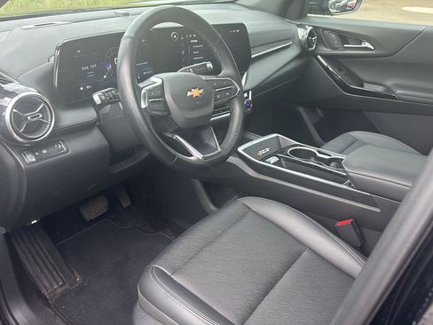 Used 2025 Chevrolet Equinox LT w/ Convenience Package II FWD image 11