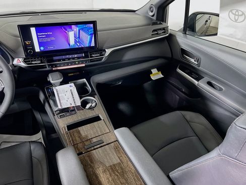 New 2026 Toyota Sienna Platinum AWD/4WD image 20