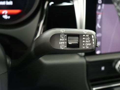 Used 2025 Porsche Macan image 37