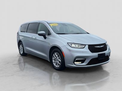 Used 2023 Chrysler Pacifica Touring-L