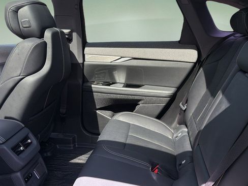 Certified 2025 Cadillac Optiq Sport 2 w/ LPO, Floor Liner Package AWD/4WD image 21