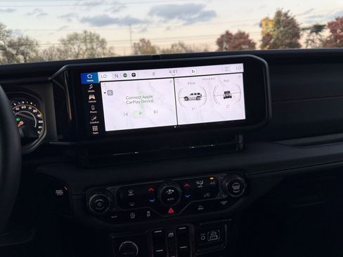 Used 2025 Jeep Wrangler Rubicon image 18