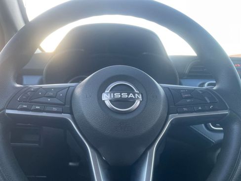 Used 2025 Nissan Versa SV image 27