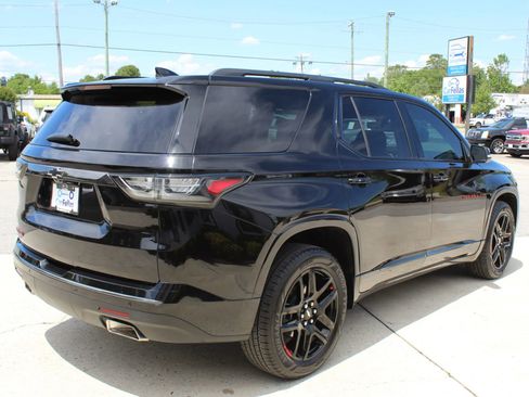 Used 2021 Chevrolet Traverse Premier w/ Redline Edition FWD image 5