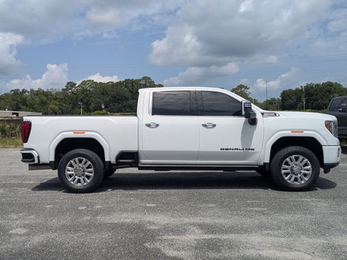 Used 2022 GMC Sierra 2500 Denali w/ Denali Ultimate Package AWD/4WD image 3