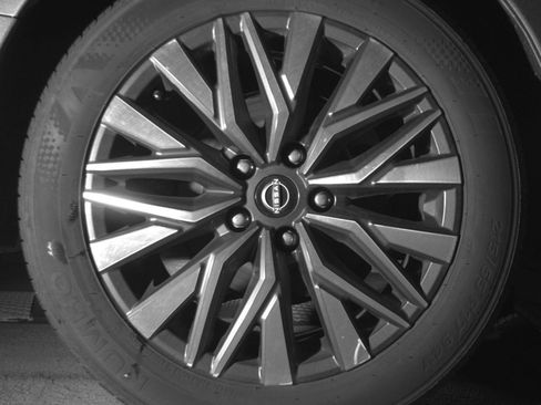 Used 2025 Nissan Altima 2.5 SV FWD image 18