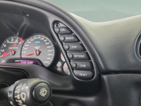 Used 2004 Chevrolet Corvette Z06 w/ Z06 Preferred Equipment Group RWD image 21