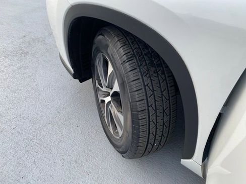 Used 2023 Toyota Highlander XLE image 29