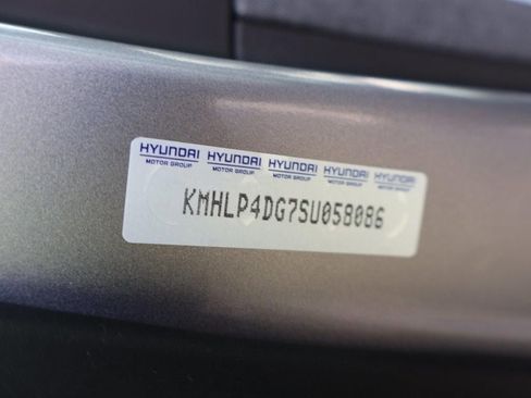 New 2025 Hyundai Elantra Limited image 42