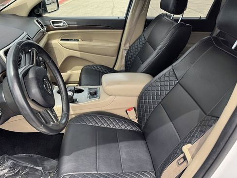 Used 2015 Jeep Grand Cherokee Laredo w/ Quick Order Package 23E AWD/4WD image 14