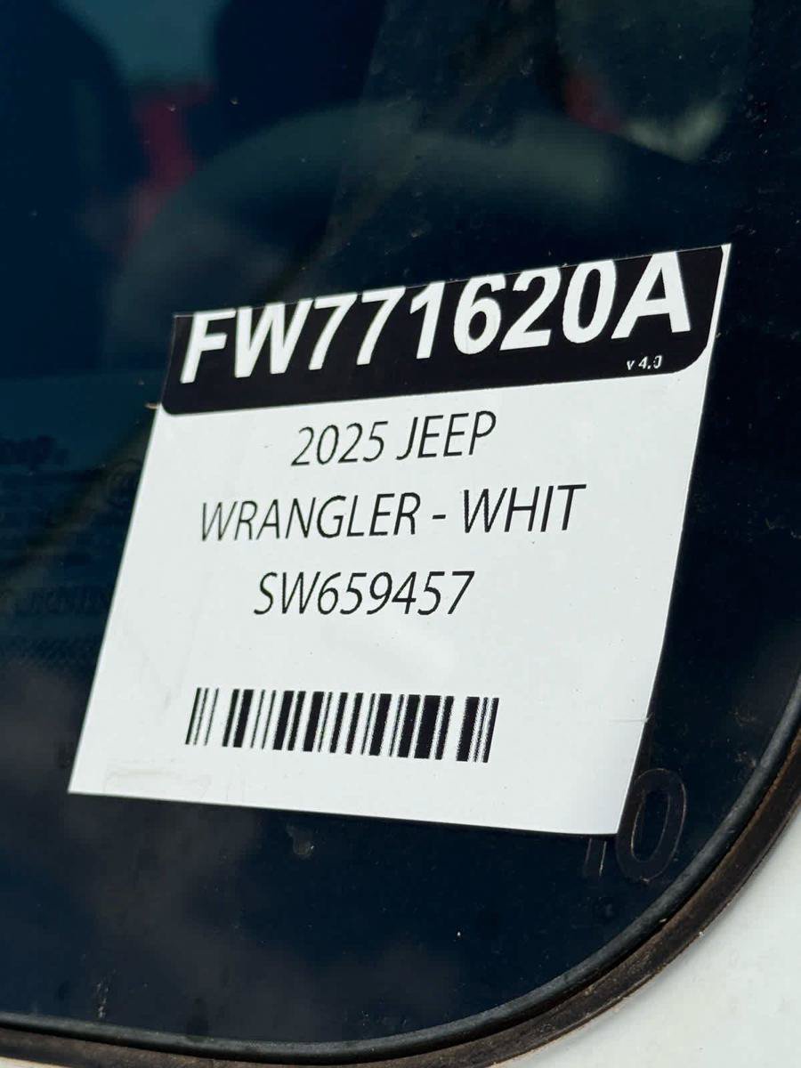 Used 2025 Jeep Wrangler Unlimited Rubicon AWD/4WD image 32