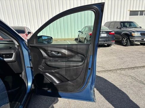 Used 2024 GMC Terrain SLE image 24