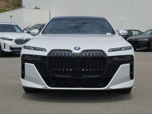 New 2026 BMW 750e xDrive AWD/4WD image 3