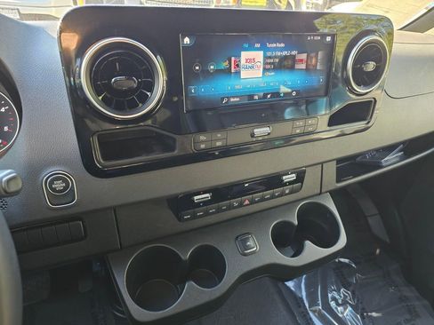 Used 2022 Mercedes-Benz Sprinter 2500 image 25