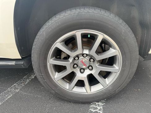 Used 2015 GMC Yukon Denali w/ Premium Package AWD/4WD image 40