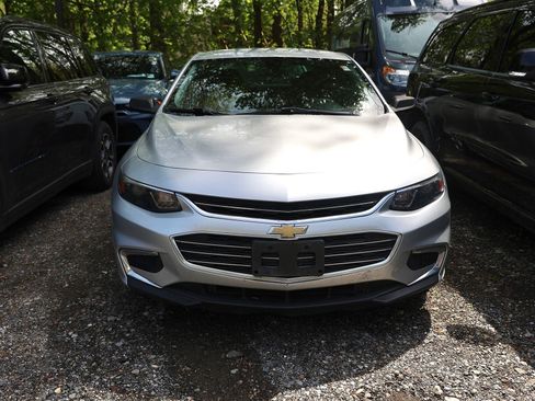 Used 2017 Chevrolet Malibu LS FWD image 2