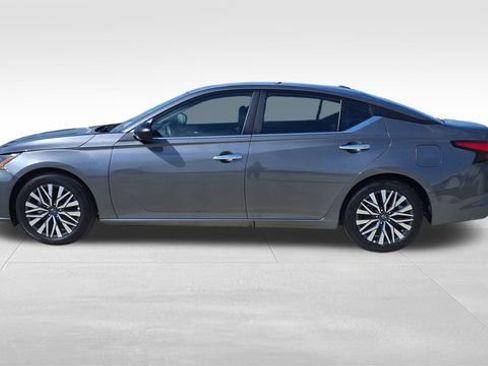 Used 2025 Nissan Altima 2.5 SV image 5