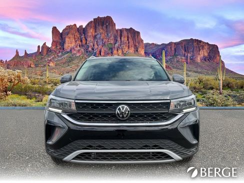 Used 2022 Volkswagen Taos SE image 6