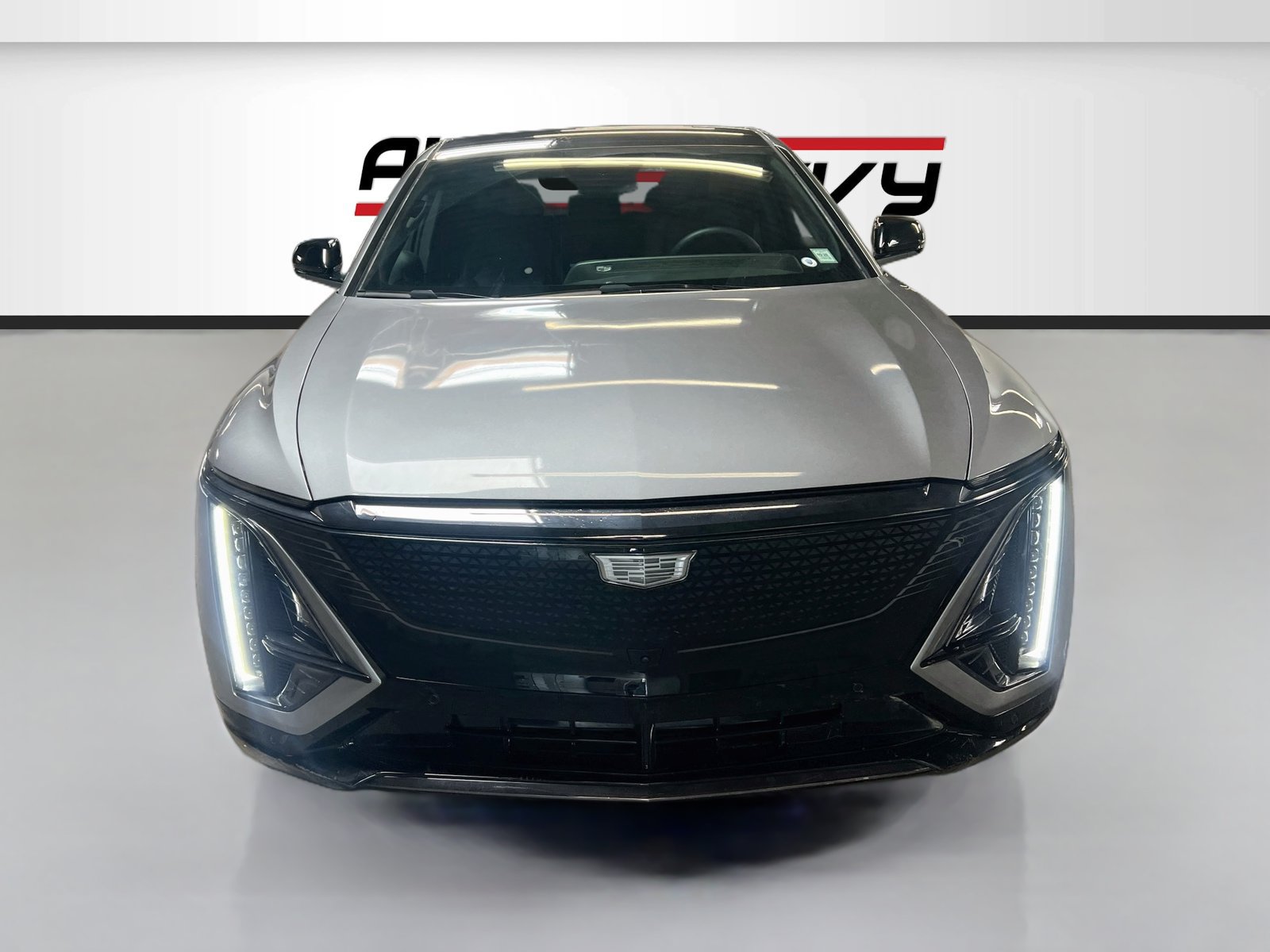Used 2025 Cadillac Lyriq Sport AWD/4WD image 2