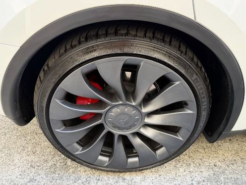 Used 2023 Tesla Model Y Performance AWD/4WD image 25