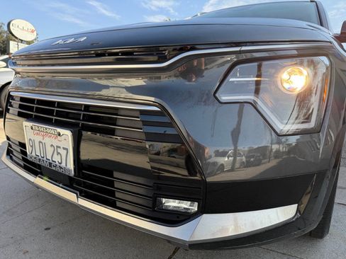 Used 2024 Kia Niro EX Touring image 16