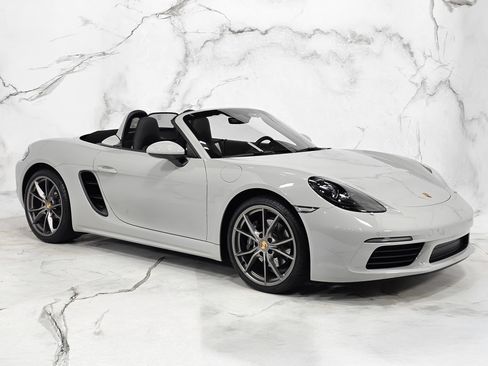 Used 2025 Porsche 718 Boxster RWD image 17