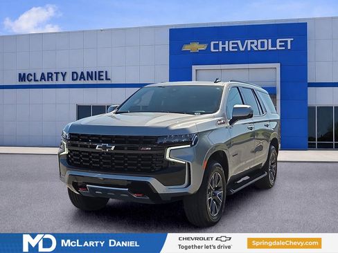 Used 2024 Chevrolet Tahoe Z71 w/ Luxury Package AWD/4WD image 2