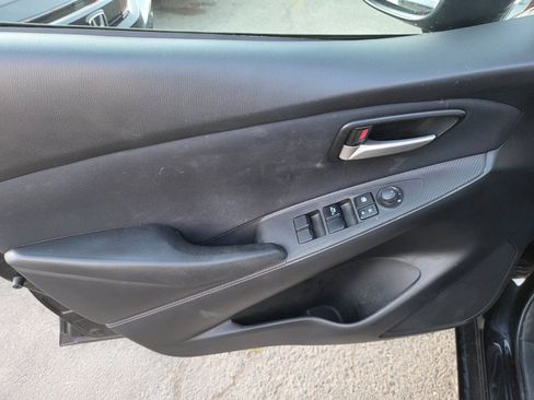 Used 2020 Toyota Yaris LE FWD image 8