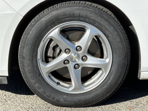 Used 2018 Chevrolet Malibu LS FWD image 34