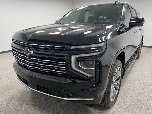 Used 2025 Chevrolet Suburban High Country image 5