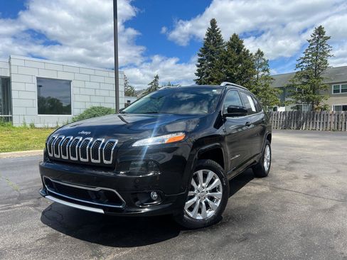 Used 2018 Jeep Cherokee Overland w/ Technology Group AWD/4WD image 1